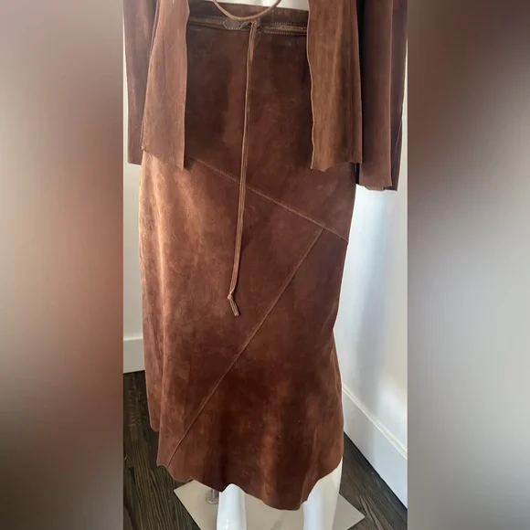 Danier Brown Suede Women's Suit - Picture 4 of 11